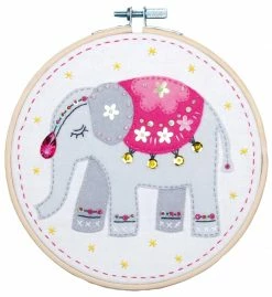 Outlet 🔥 Vervaco 6" Round Elephant Felt Applique Kit 👏